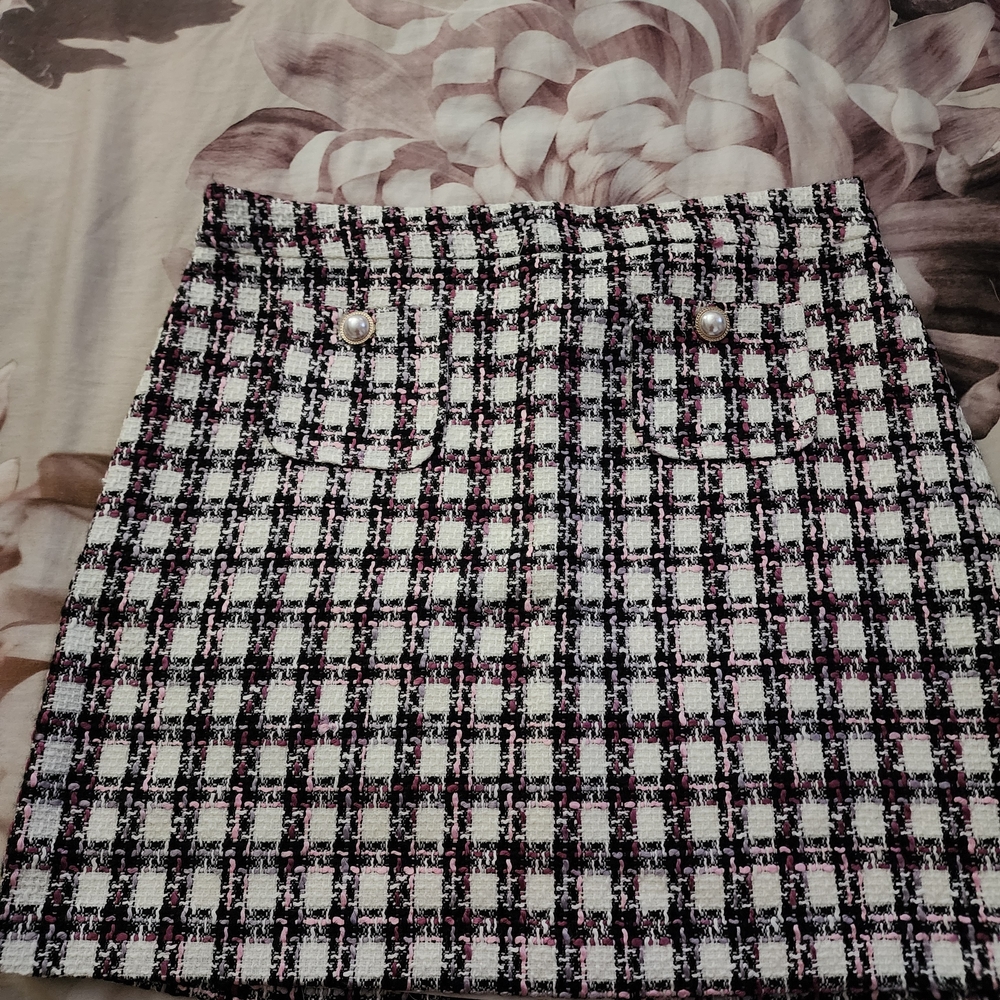 Chic Black and White Tweed Skirt